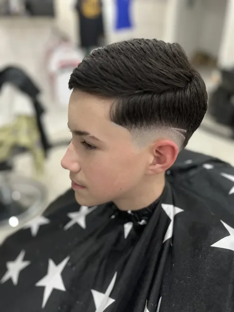 Corte masculino com topo alinhado