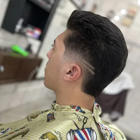 Corte masculino visto por trás